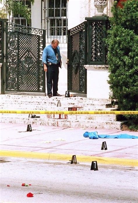 perché fu ucciso gianni versace|how did versace get killed.